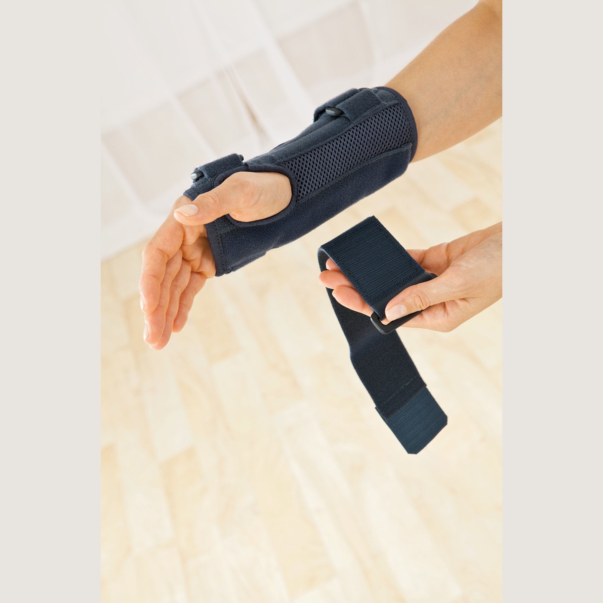 medi Manumed Wrist Brace — photo 4
