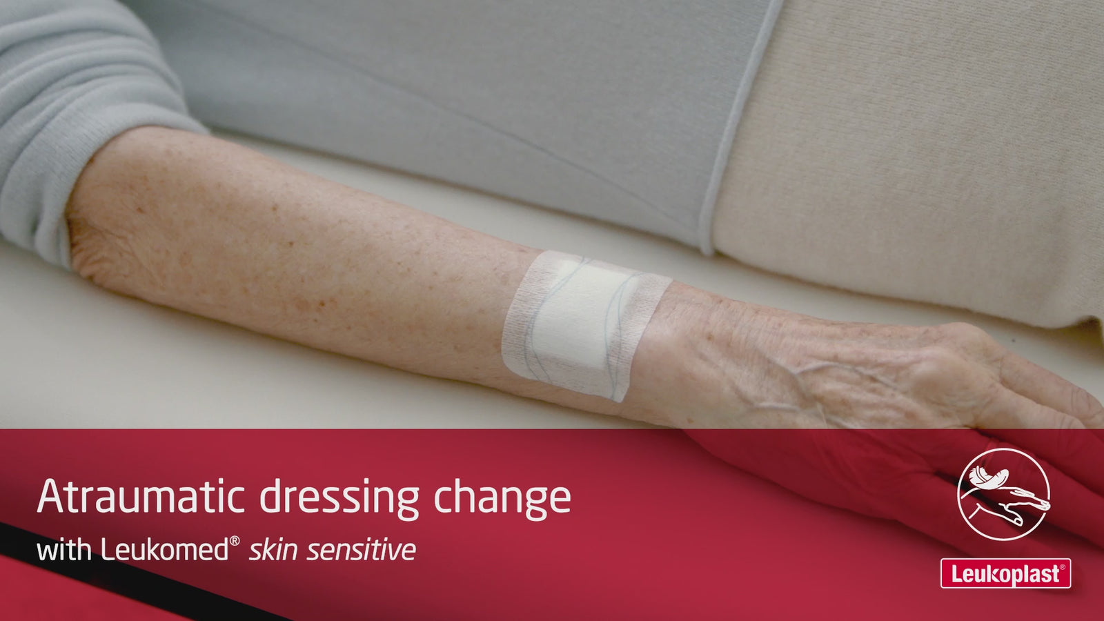 Atraumatic dressing change with Leukomed Skin Sensitive