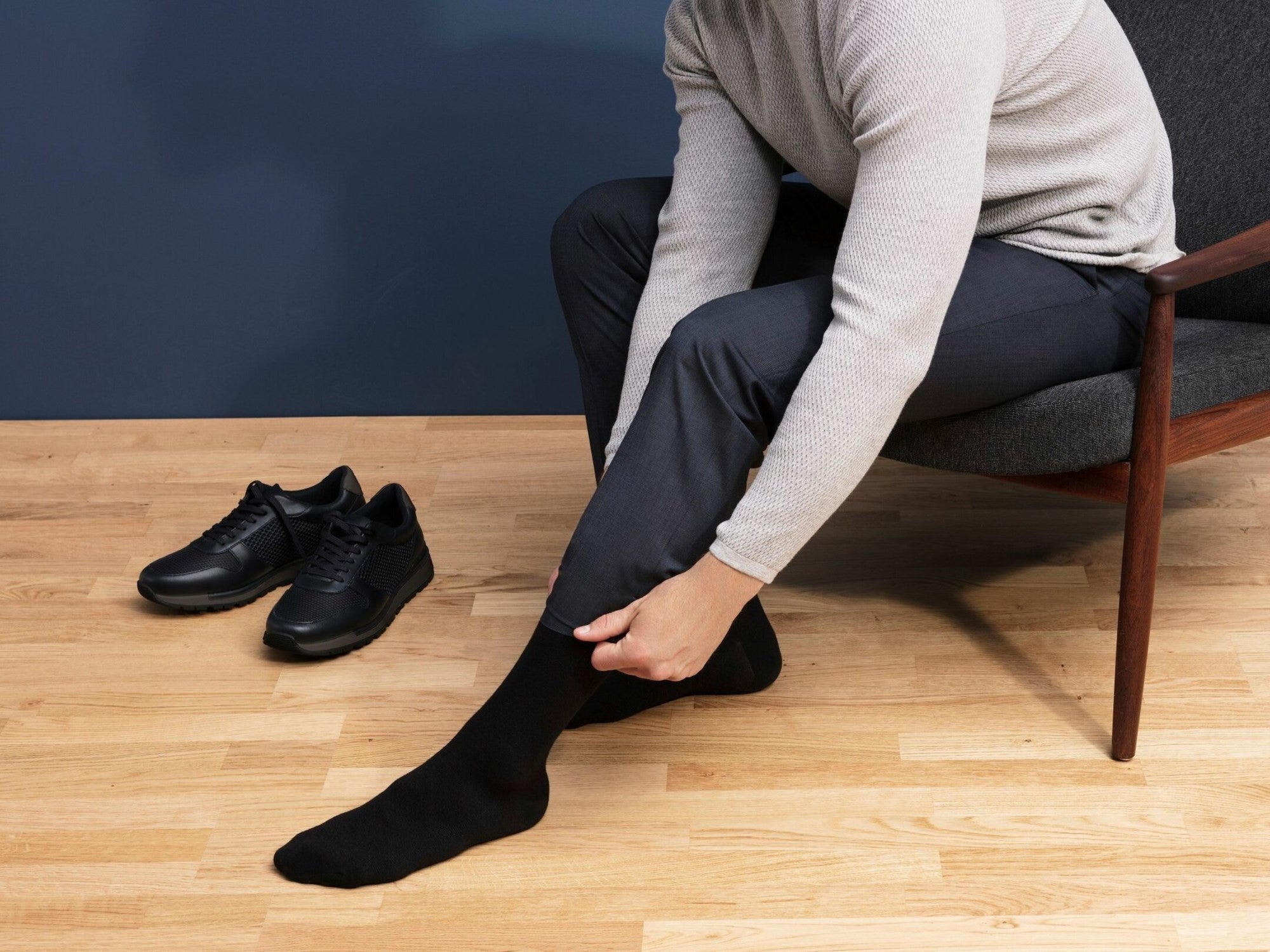 Sigvaris Casual Cotton Men's Knee High 15-20 mmHg Compression Socks – Black