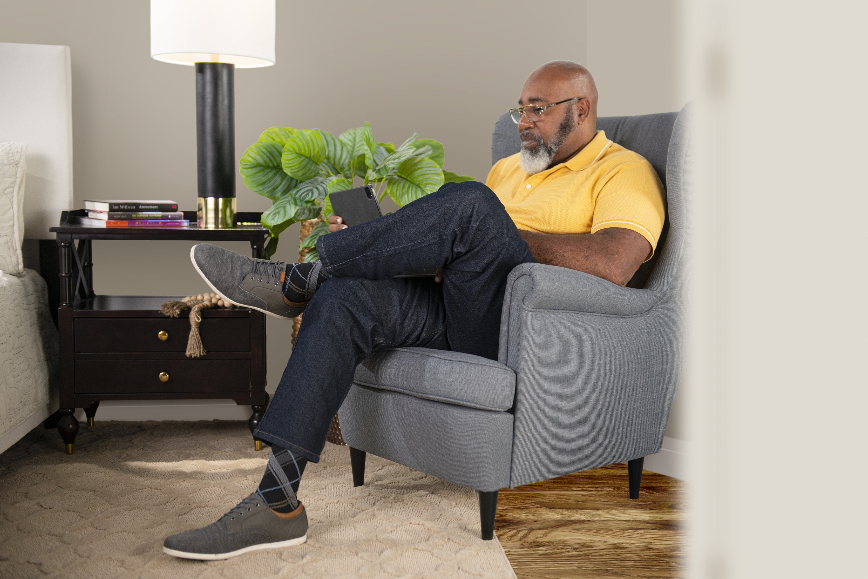 Sigvaris Microfiber Patterns Men's Knee High 20-30 mmHg Compression Socks – Graphite Argyle