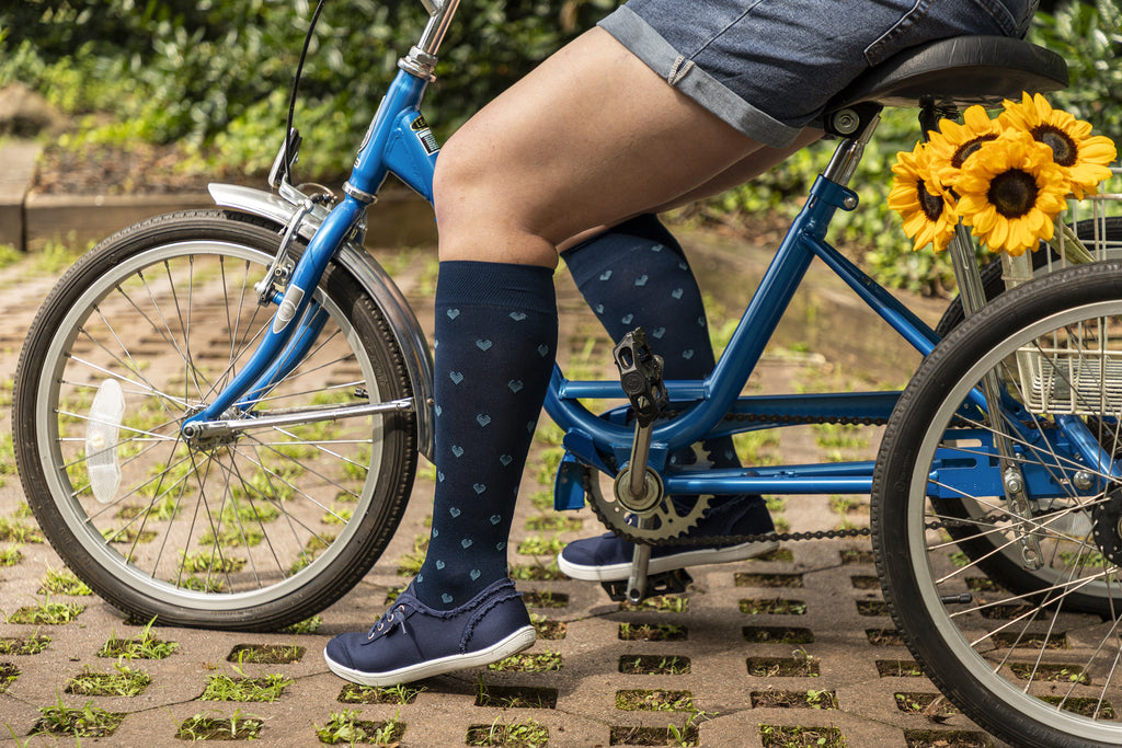 Sigvaris Microfiber Patterns Women's Knee High 20-30 mmHg Compression Socks – Navy Hearts