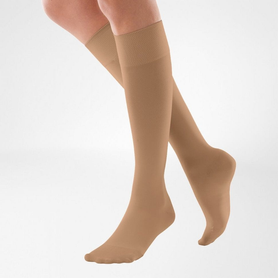 Bauerfeind VenoTrain Micro Knee High 20-30 mmHg Compression Socks Closed Toe – Cashew