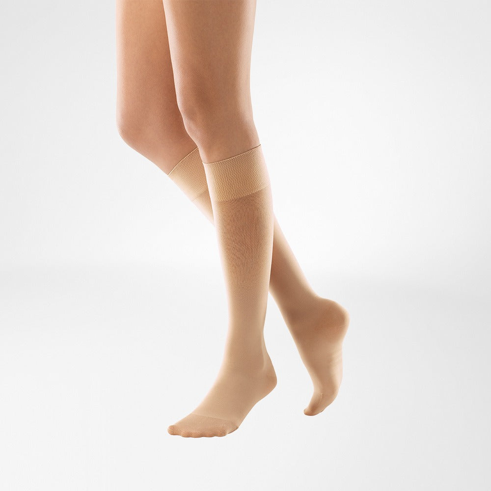 Bauerfeind VenoTrain Micro Knee High 30-40 mmHg Compression Socks Closed Toe – Cream