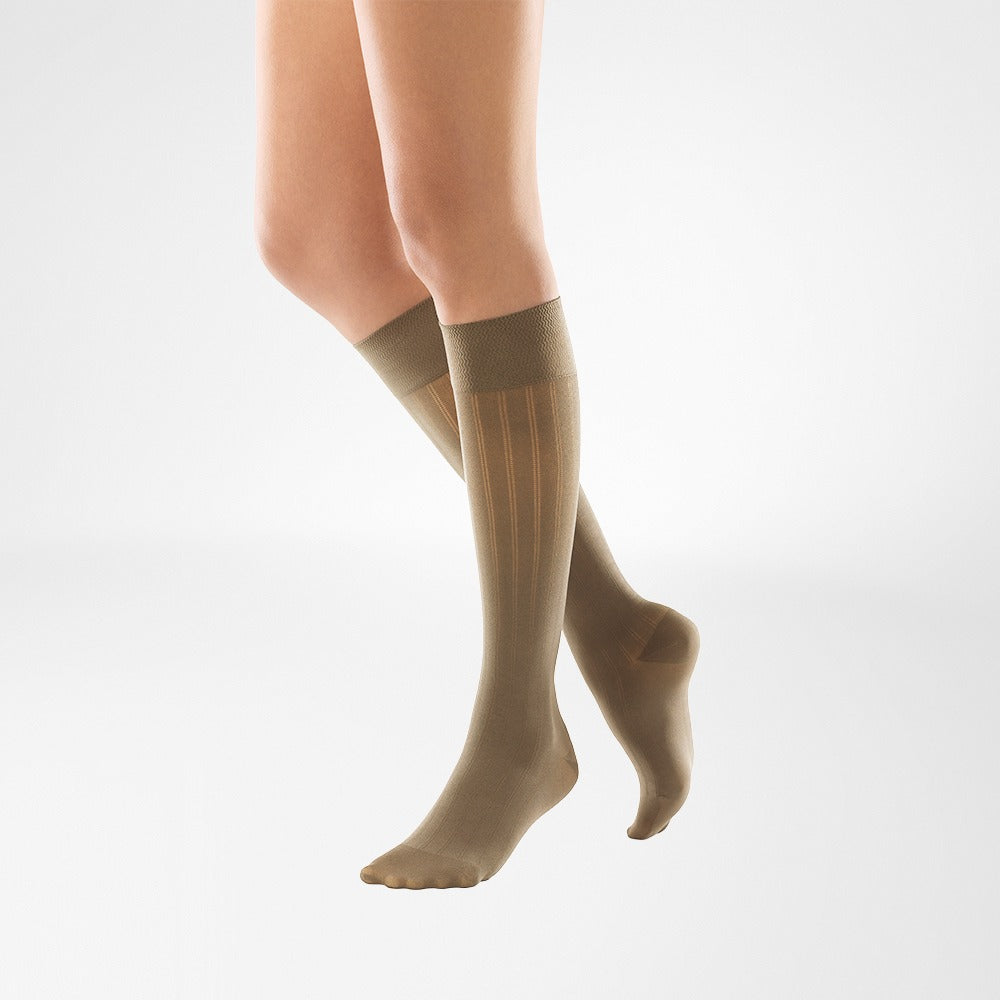 Bauerfeind VenoTrain Micro Tango Knee High 20-30 mmHg Compression Socks – Amaretto Knee