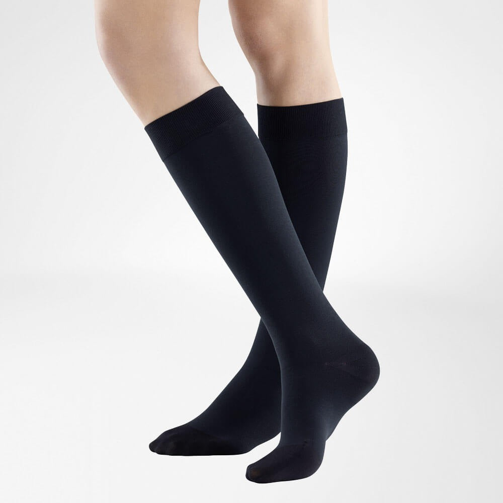 Bauerfeind VenoTrain Soft Knee High 20-30 mmHg Compression Socks Closed Toe – Black