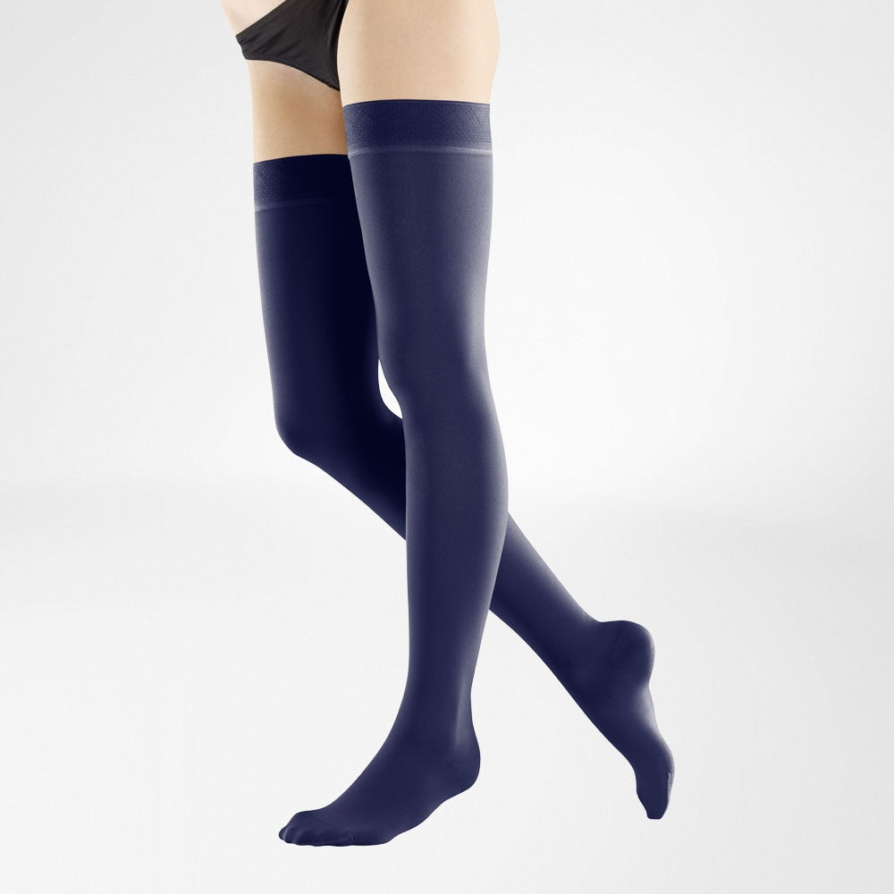 Bauerfeind VenoTrain Soft Thigh High 20-30 mmHg Compression Socks Closed Toe – Navy